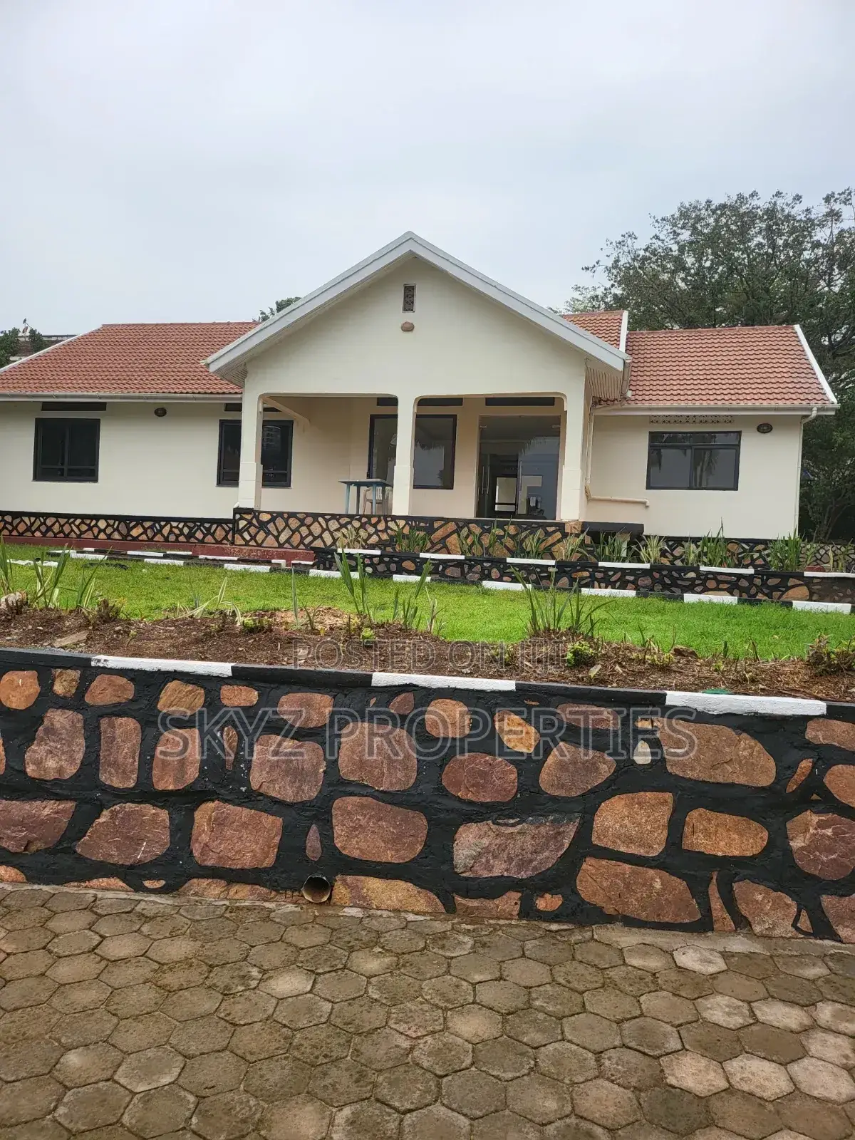 5bdrm Bungalow in Bugolobi, Central Division for rent