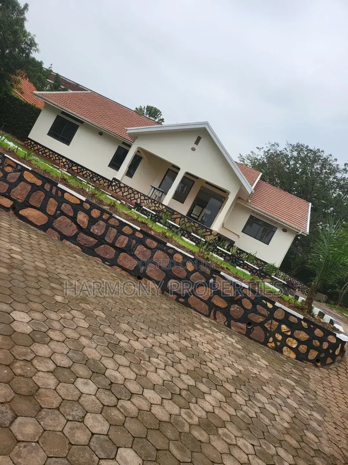 5bdrm Bungalow in Bugolobi, Central Division for rent