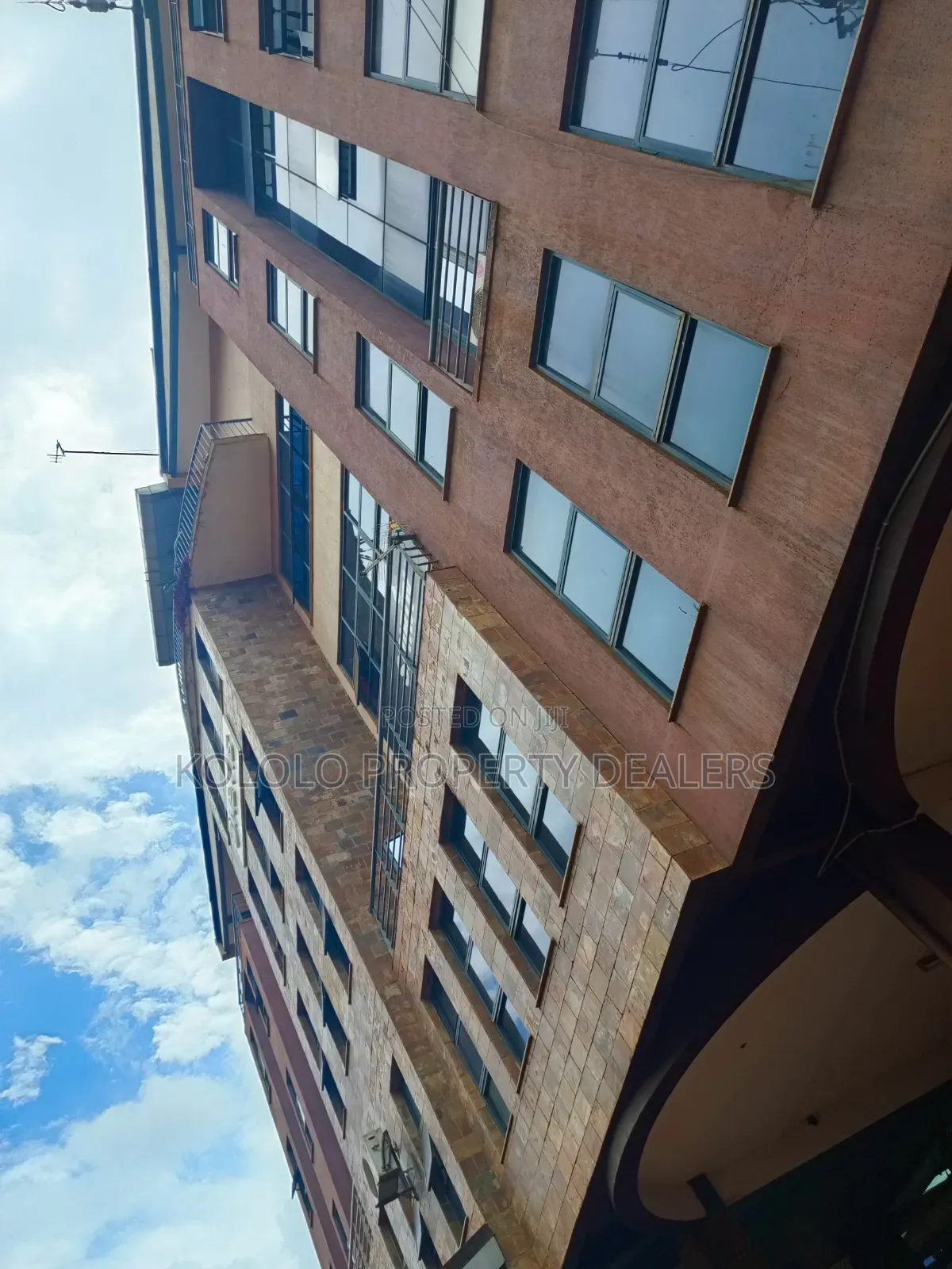 3bdrm Apartment in Condominium, Central Division for sale
