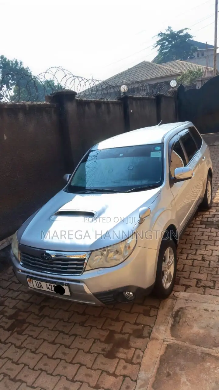 Subaru Forester 2010 Silver