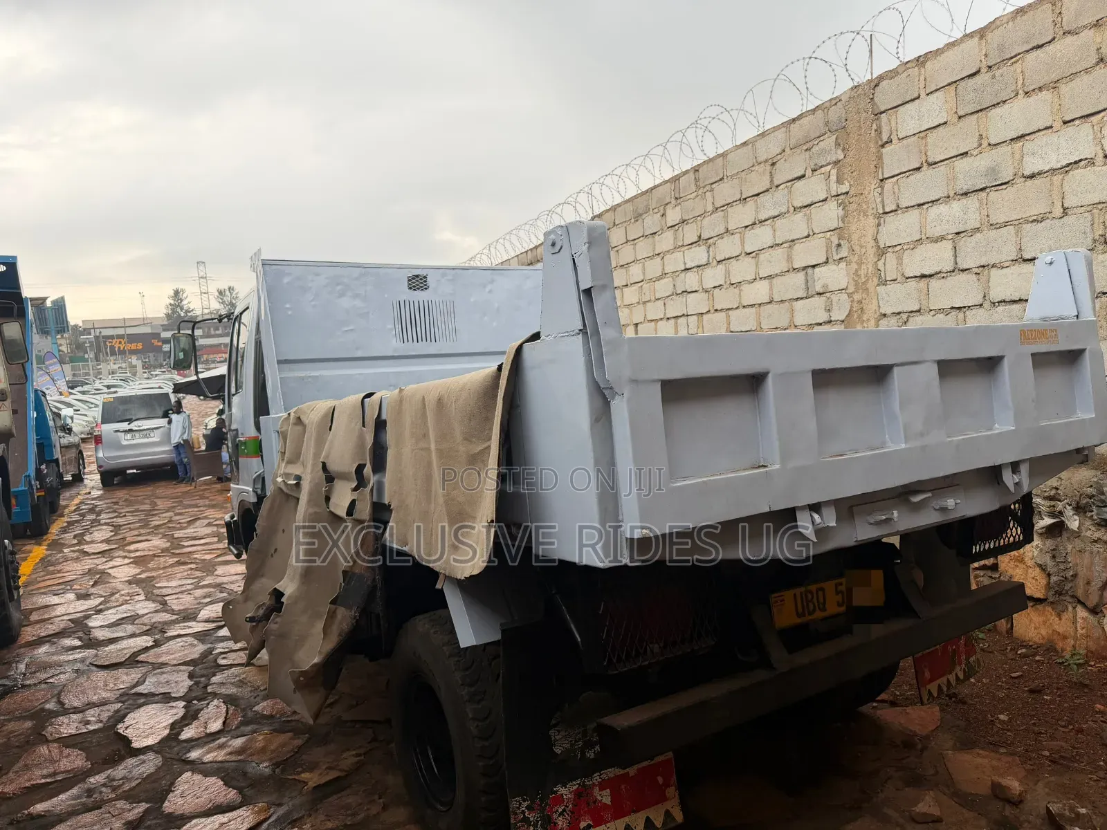 Hino Dumper