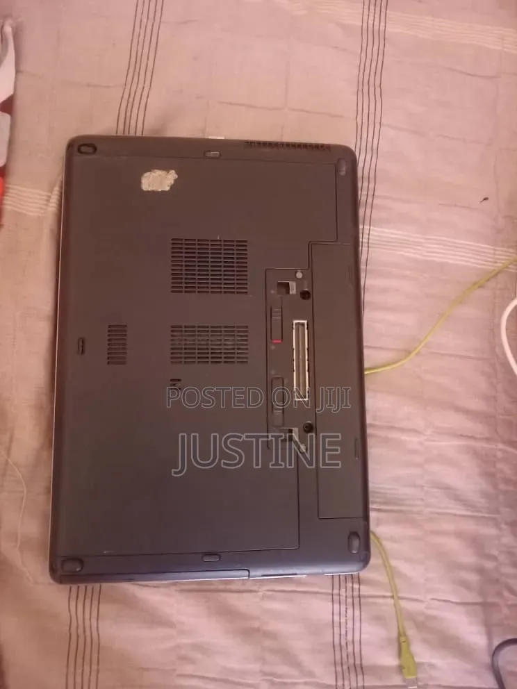 Laptop HP 550 256GB SSHD+SSD 640GB