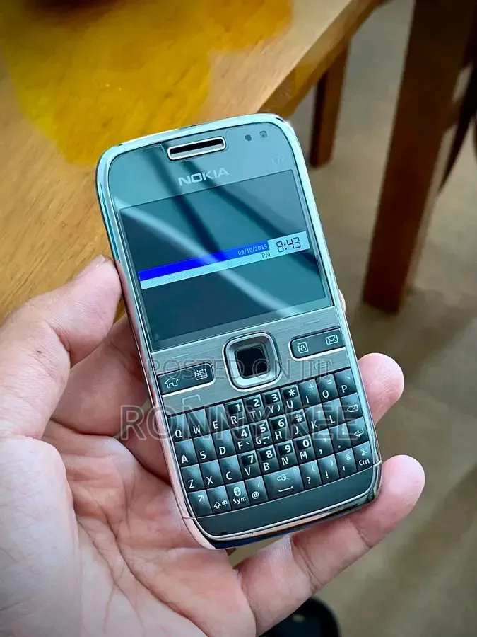New Nokia E72 Gray