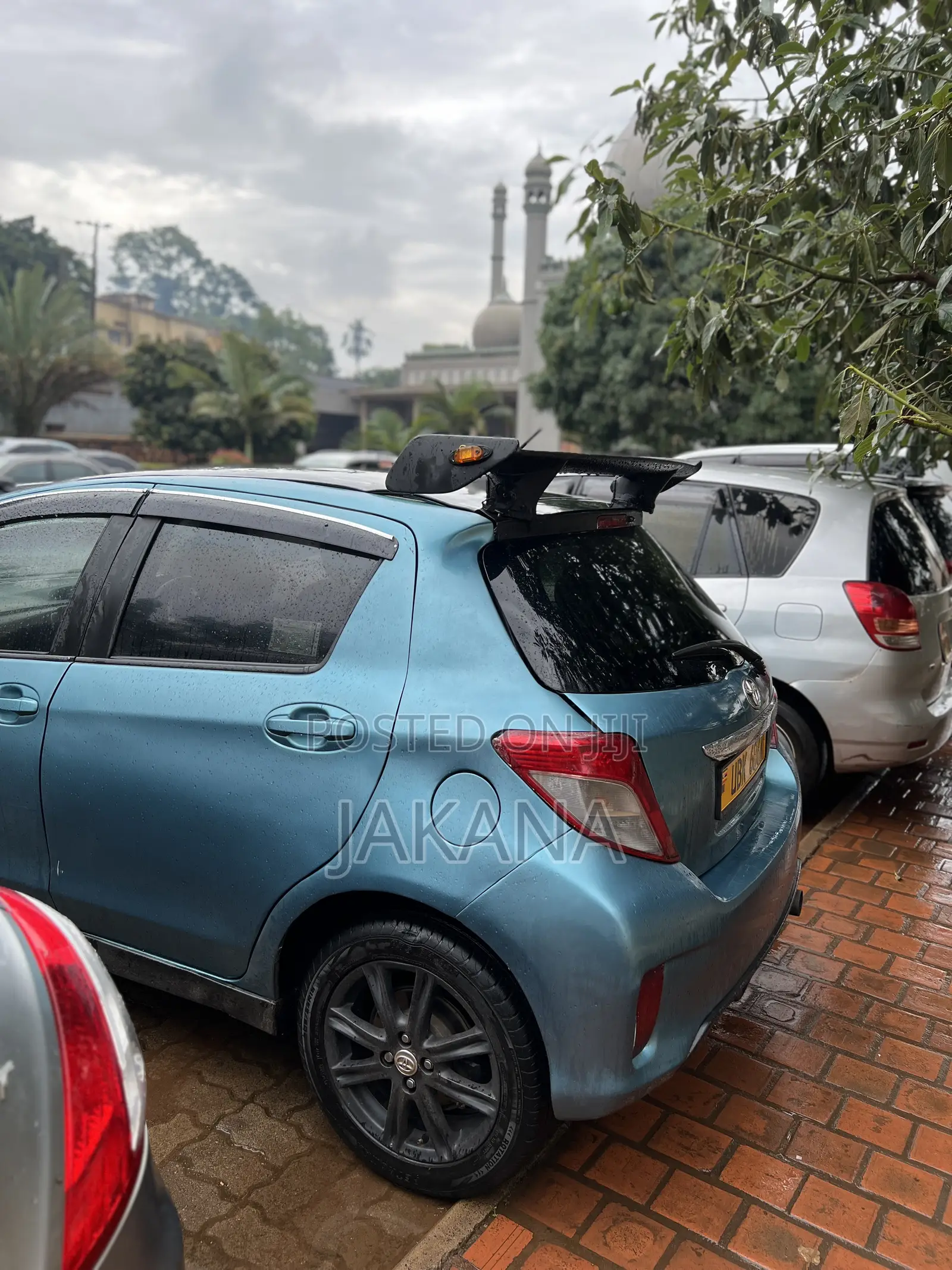 Toyota Vitz 1.5 FWD 5dr 2012 Blue