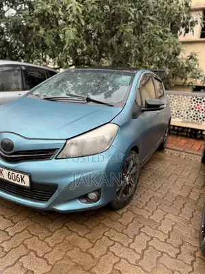 Toyota Vitz 1.5 FWD 5dr 2012 Blue