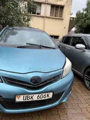 Toyota Vitz 1.5 FWD 5dr 2012 Blue