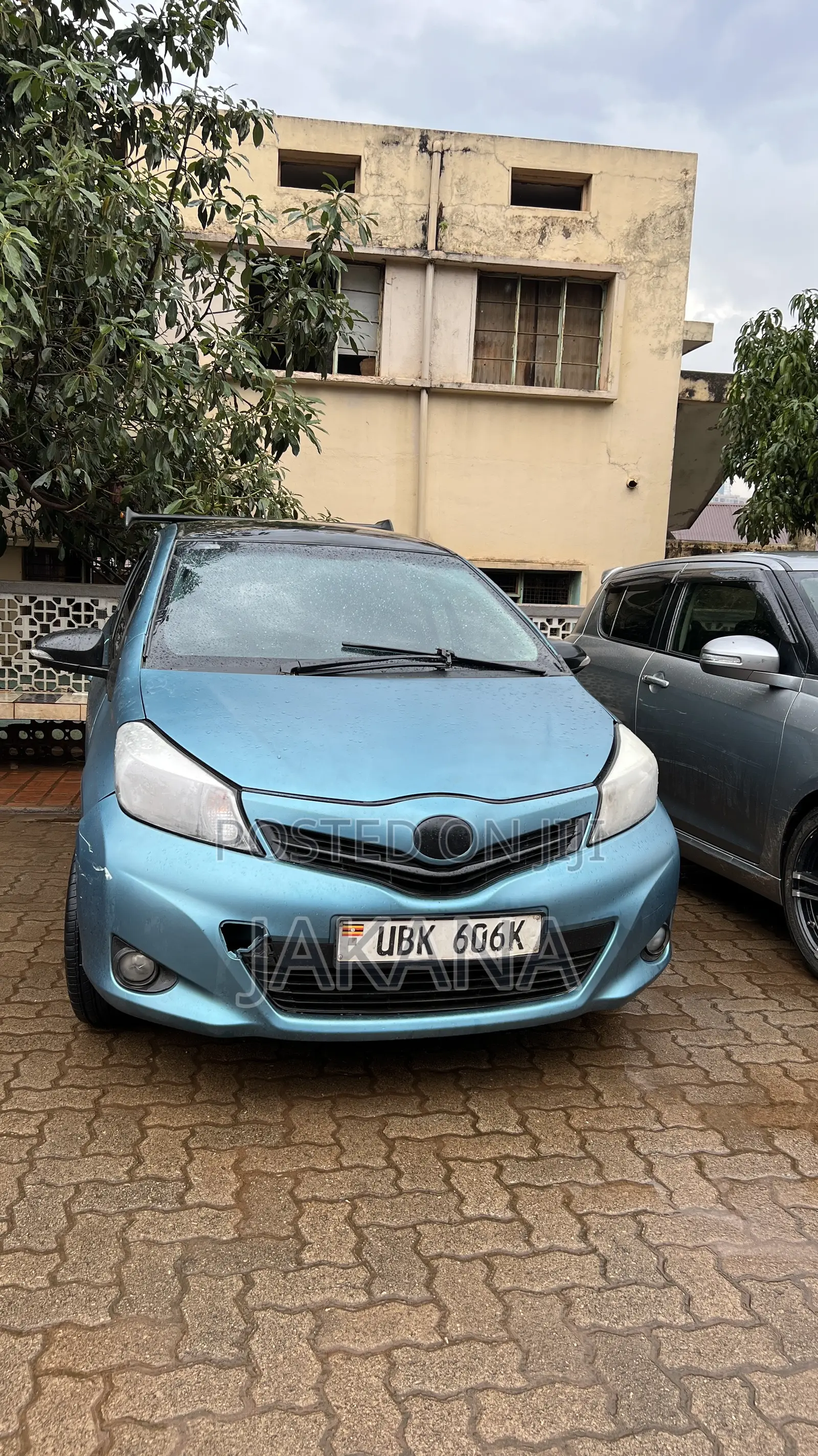 Toyota Vitz 1.5 FWD 5dr 2012 Blue
