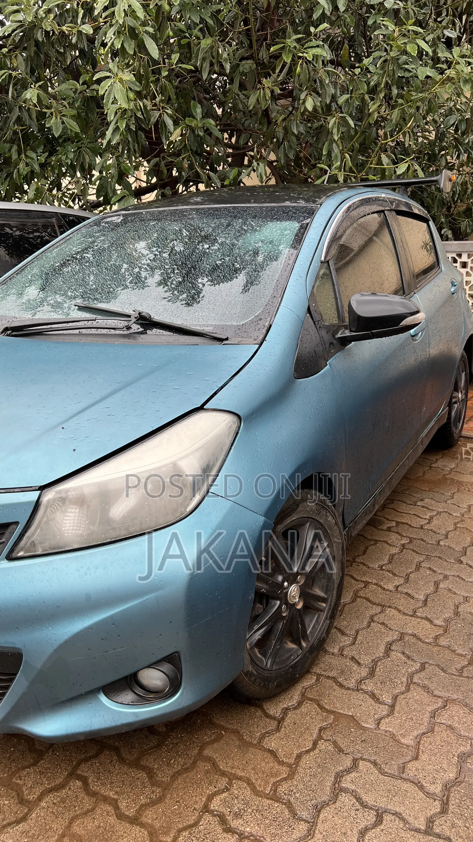Toyota Vitz 1.5 FWD 5dr 2012 Blue