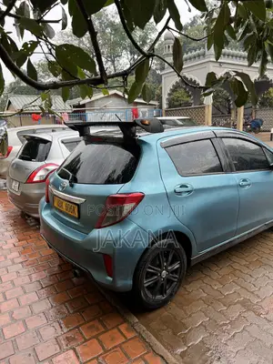 Toyota Vitz 1.5 FWD 5dr 2012 Blue