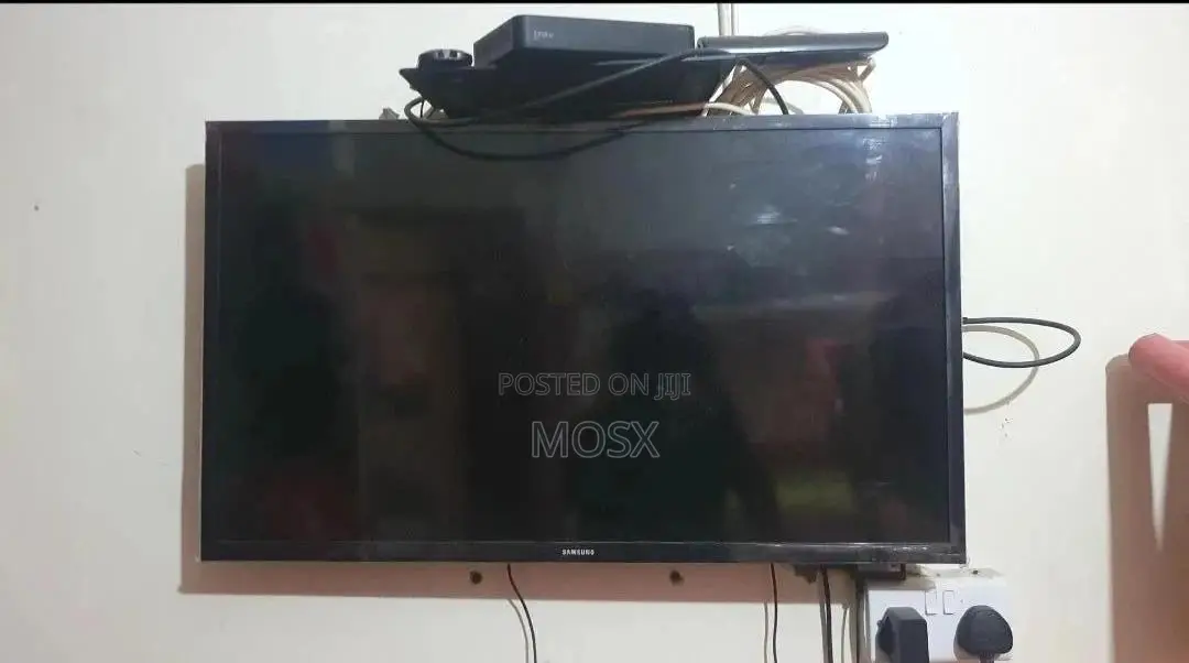 32 Inch Samsung TV Up for Sale!