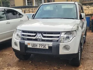Mitsubishi Pajero 2012 White