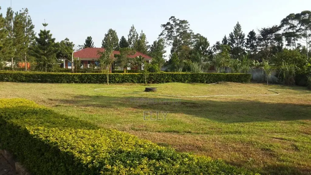 5bdrm Mansion in Seeta-Namuganga for sale