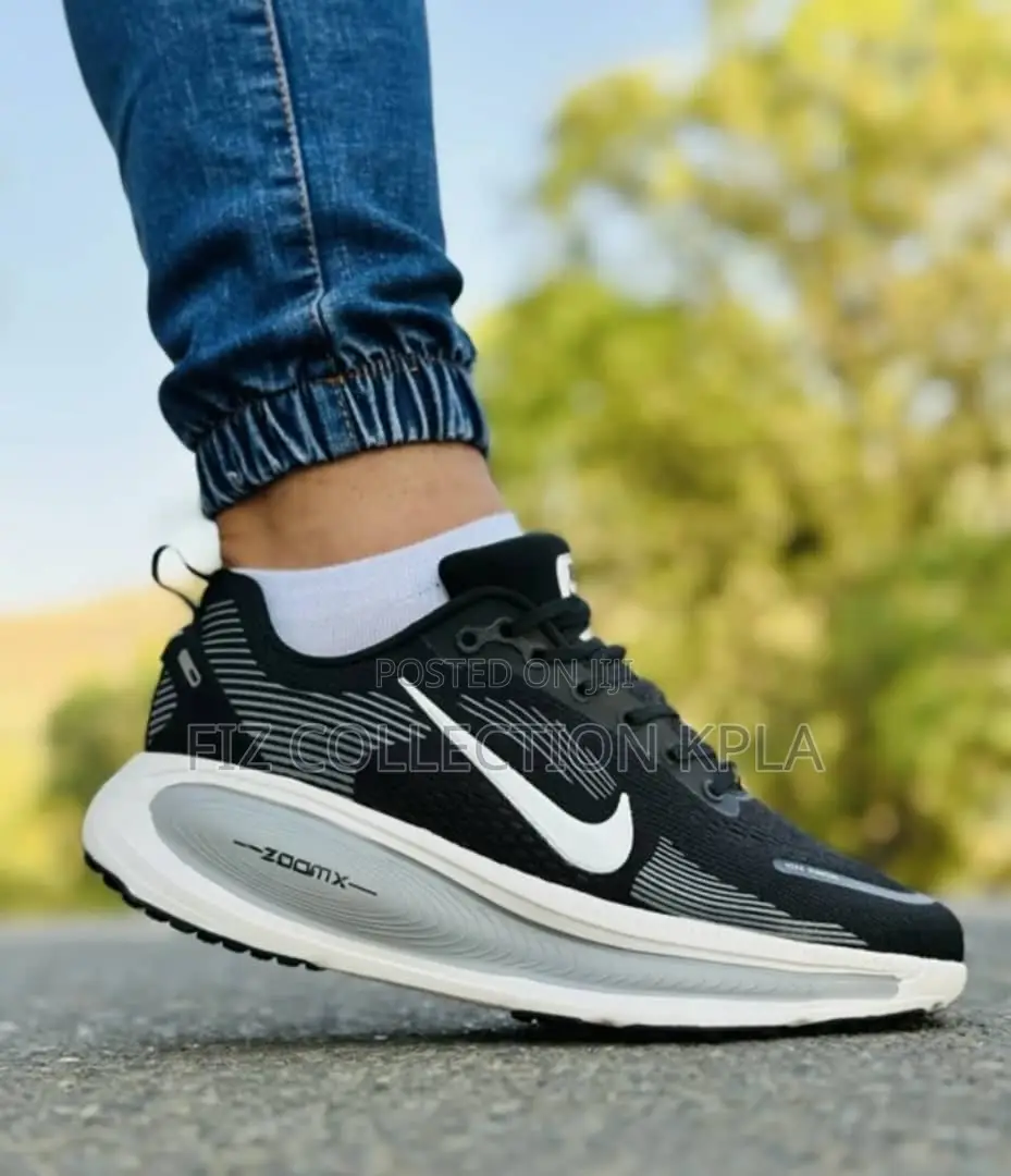 Nike Zoom Vomero 18 Black Sport Sneakers
