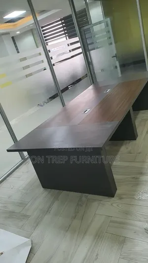 Bordroom Table