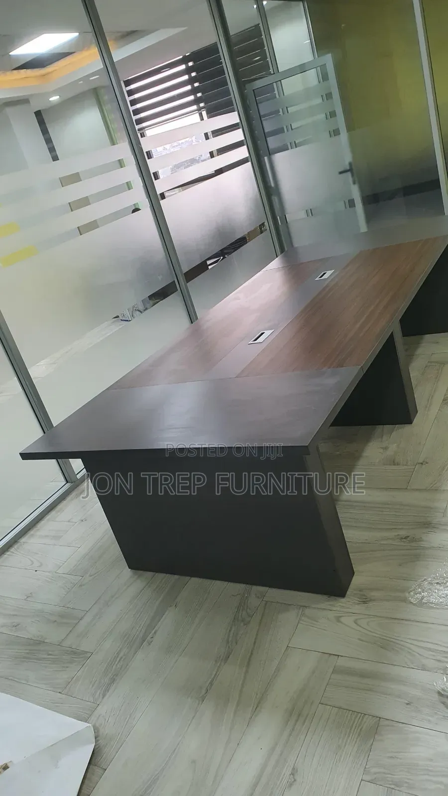 Bordroom Table