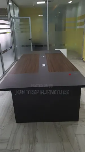 Bordroom Table