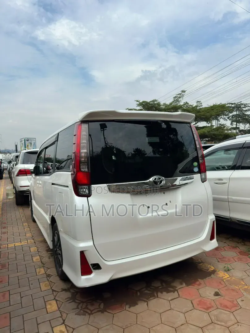 Toyota Noah 2014 White