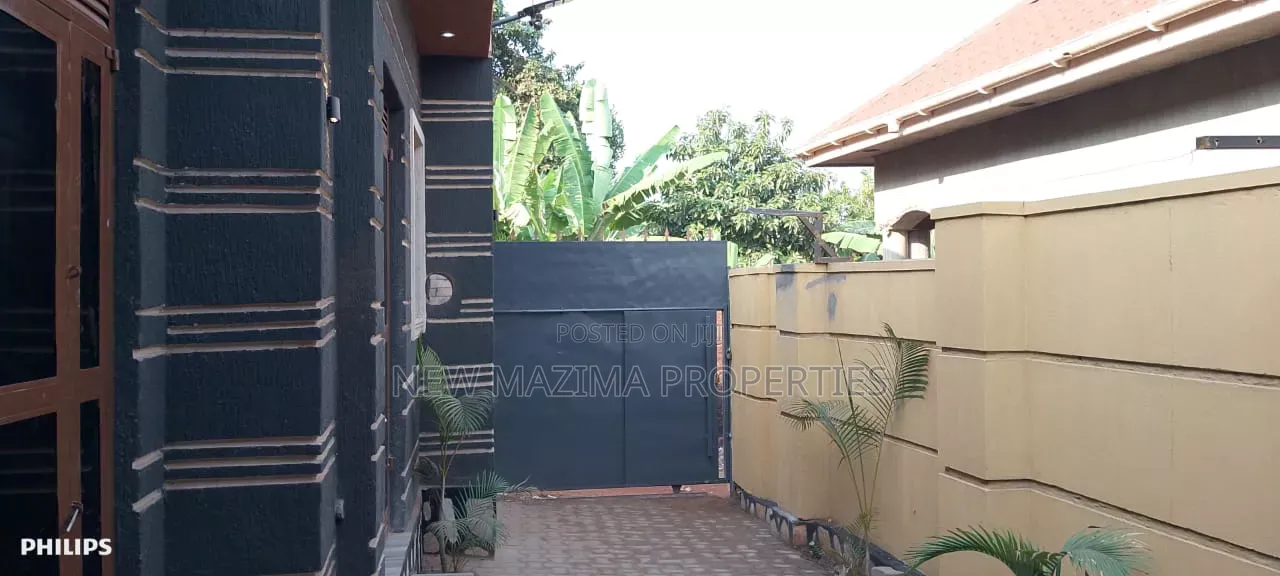 5bdrm House in Nansana Town, Central Division for sale