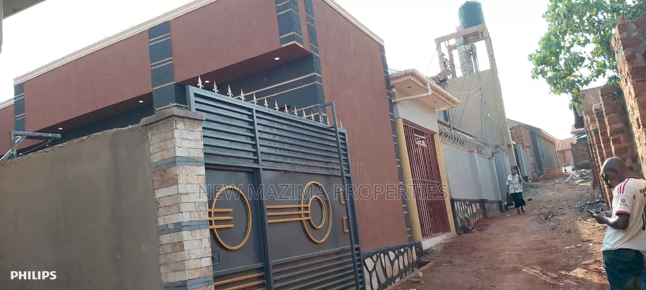 5bdrm House in Nansana Town, Central Division for sale