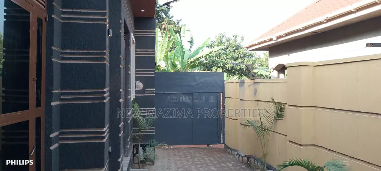 5bdrm House in Nansana Town, Central Division for sale