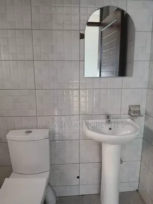 6bdrm House in Seguku Ntebe Rd, Central Division for sale