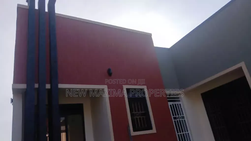 6bdrm House in Seguku Ntebe Rd, Central Division for sale