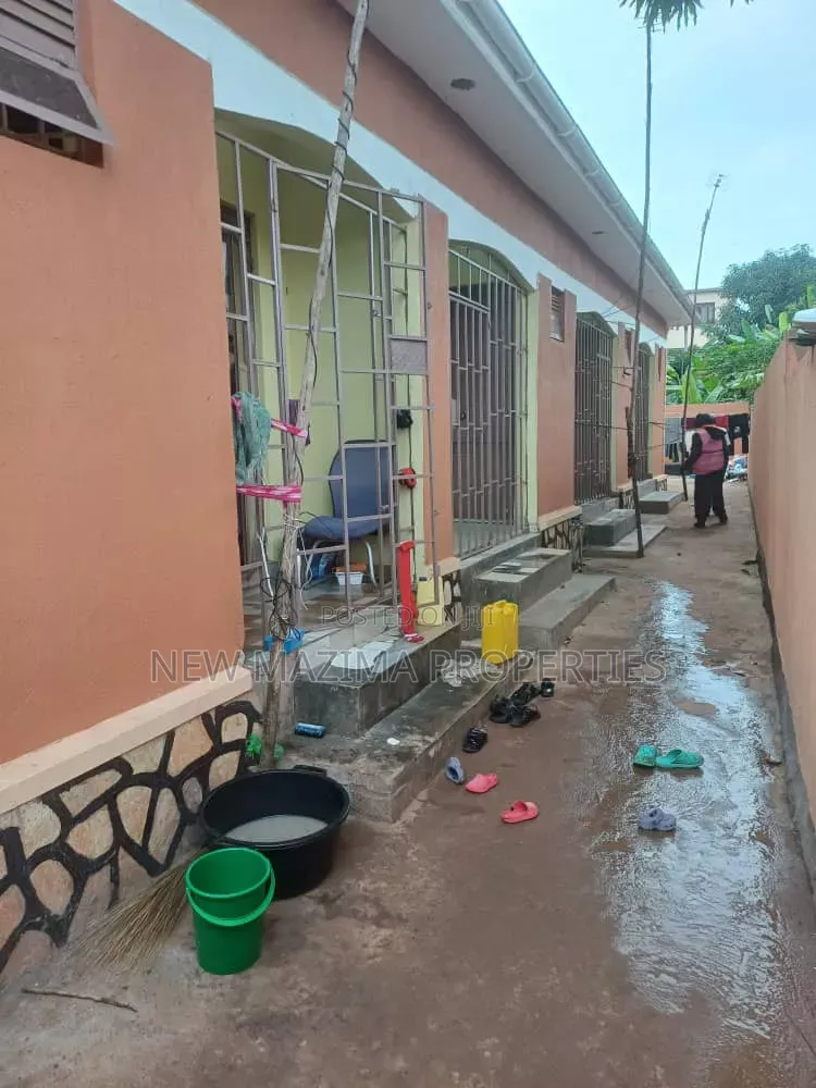 4bdrm House in Gangu, Central Division for sale