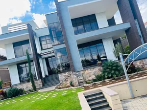 5bdrm Maisonette in Namulands, Central Division for sale