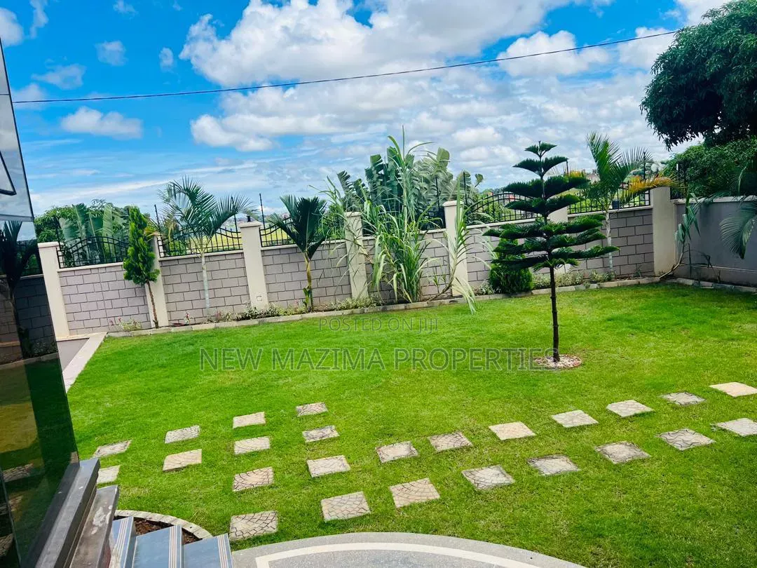 5bdrm Maisonette in Namulands, Central Division for sale