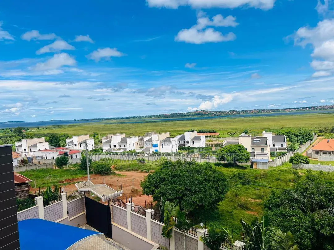 5bdrm Maisonette in Namulands, Central Division for sale