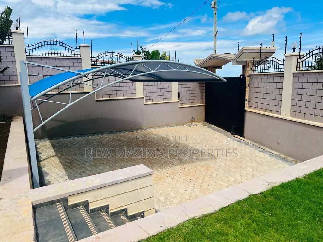 5bdrm Maisonette in Namulands, Central Division for sale