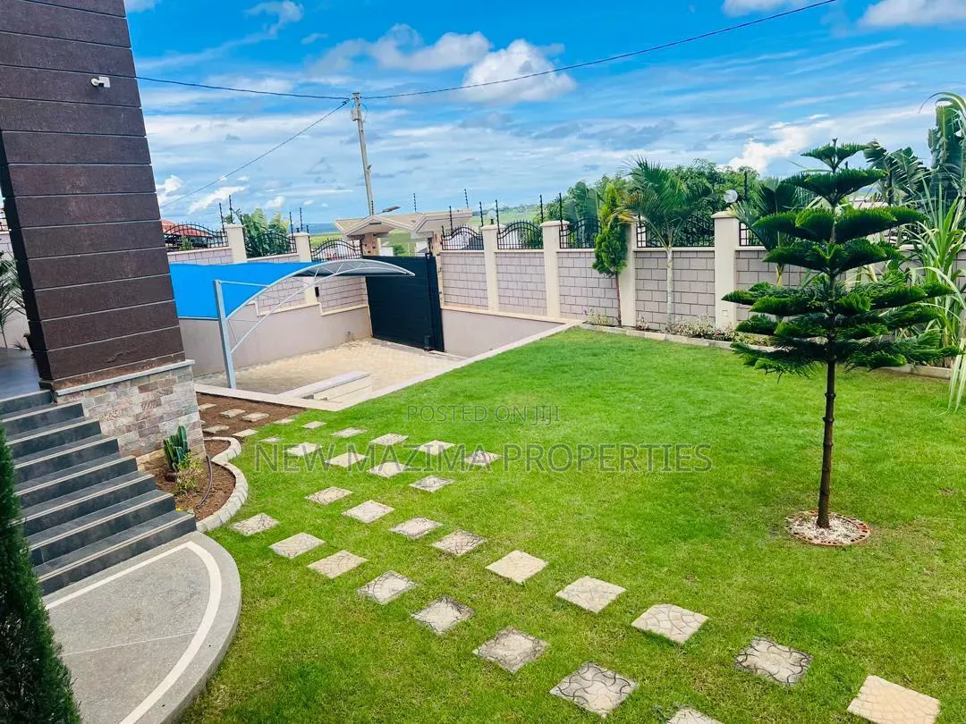 5bdrm Maisonette in Namulands, Central Division for sale
