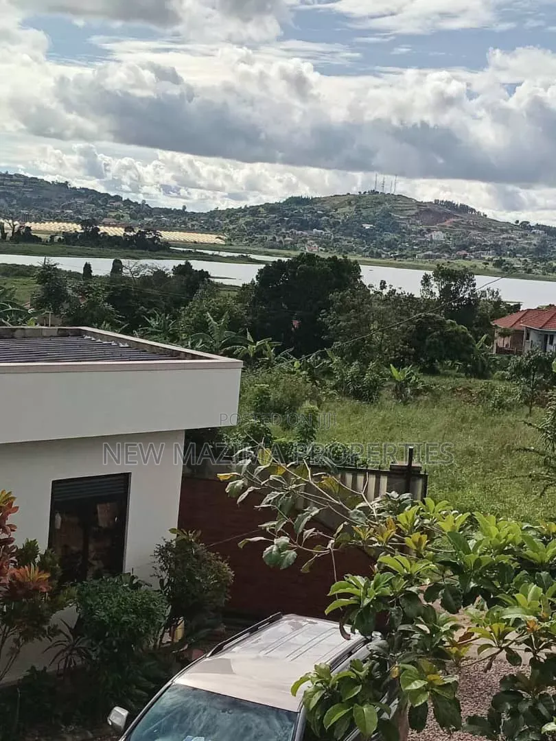 6bdrm Maisonette in Namulanda Ntebe Rd, Central Division for sale