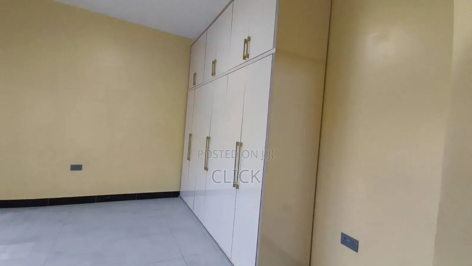 5bdrm Duplex in Akright, Central Division for rent