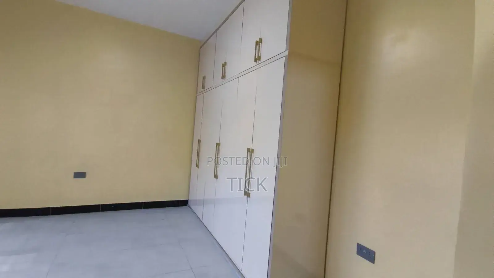 5bdrm Duplex in Akright, Central Division for rent