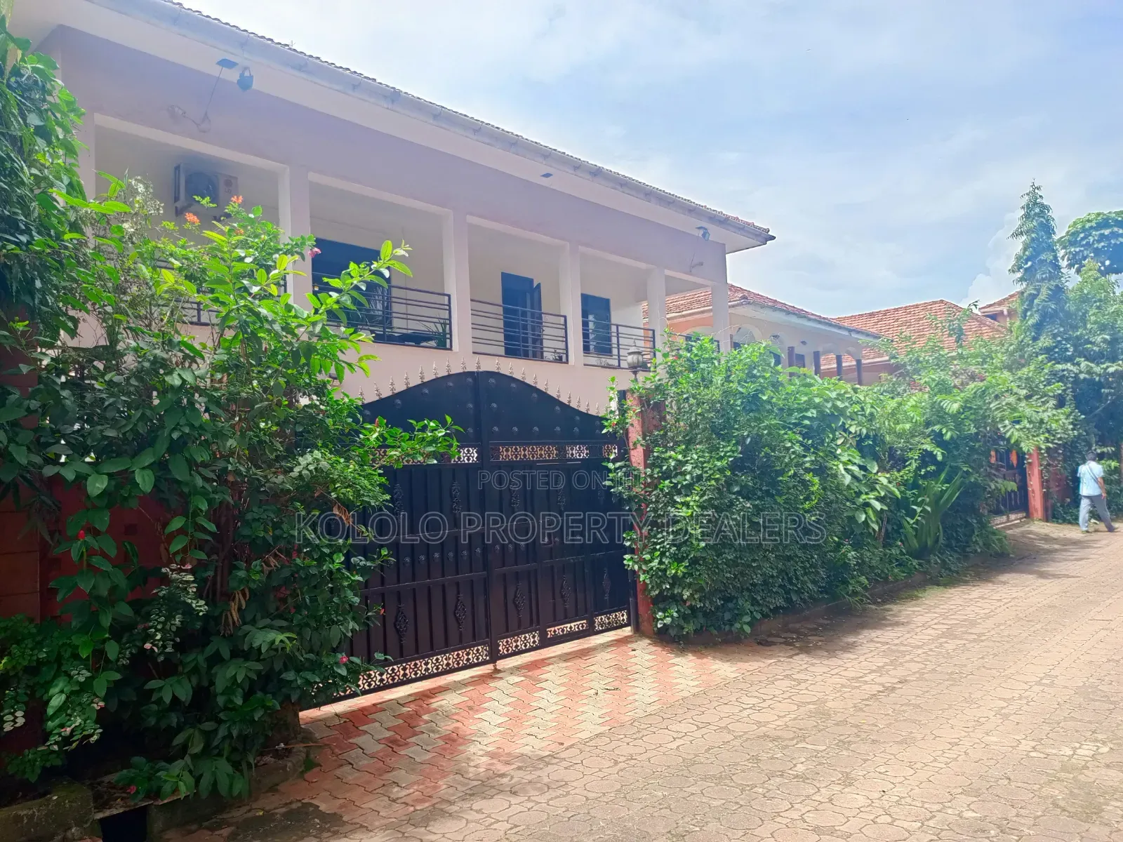 Furnished 8bdrm Duplex in Lugogo Bypass, Central Division for rent