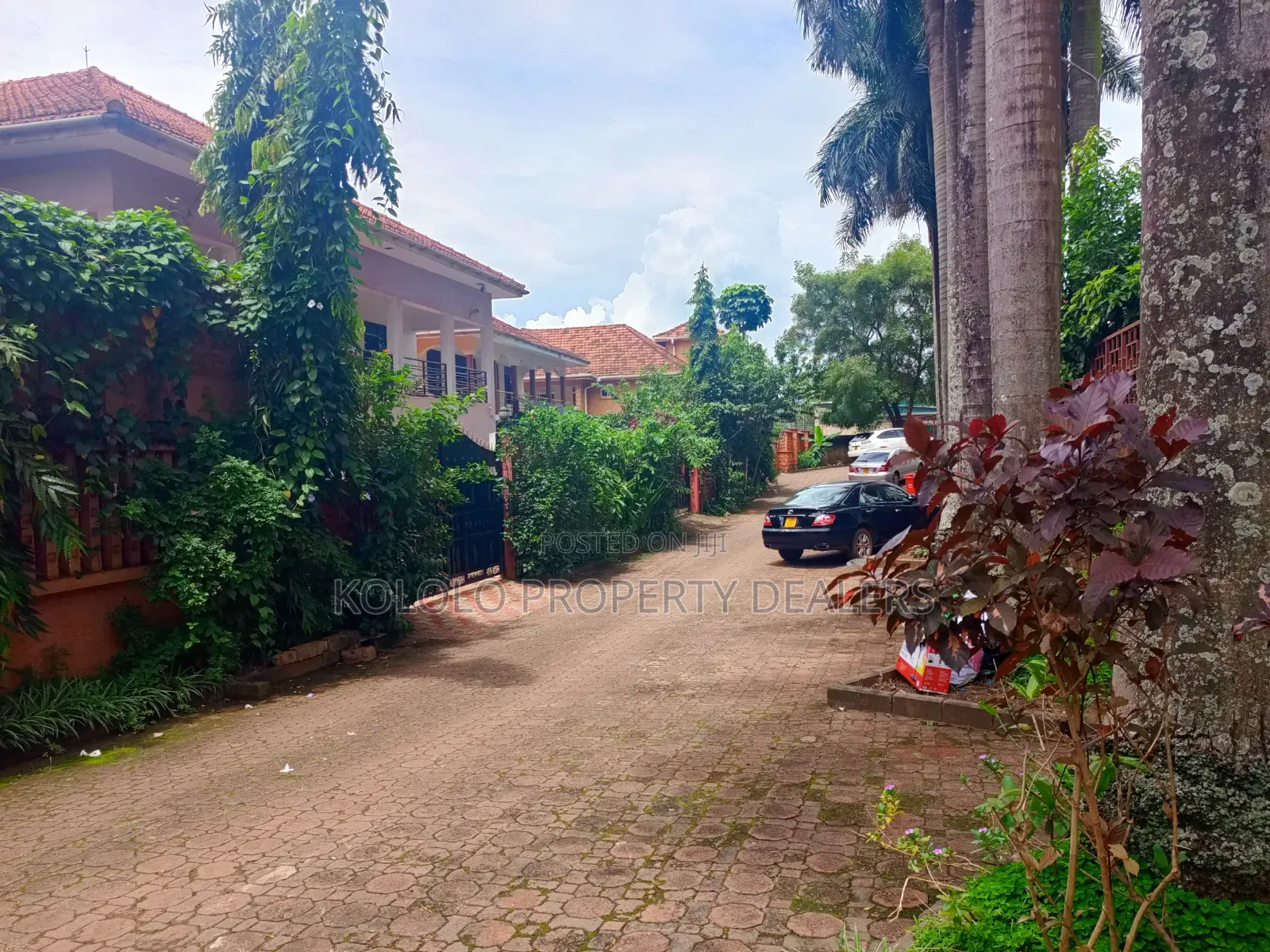 Furnished 8bdrm Duplex in Lugogo Bypass, Central Division for rent