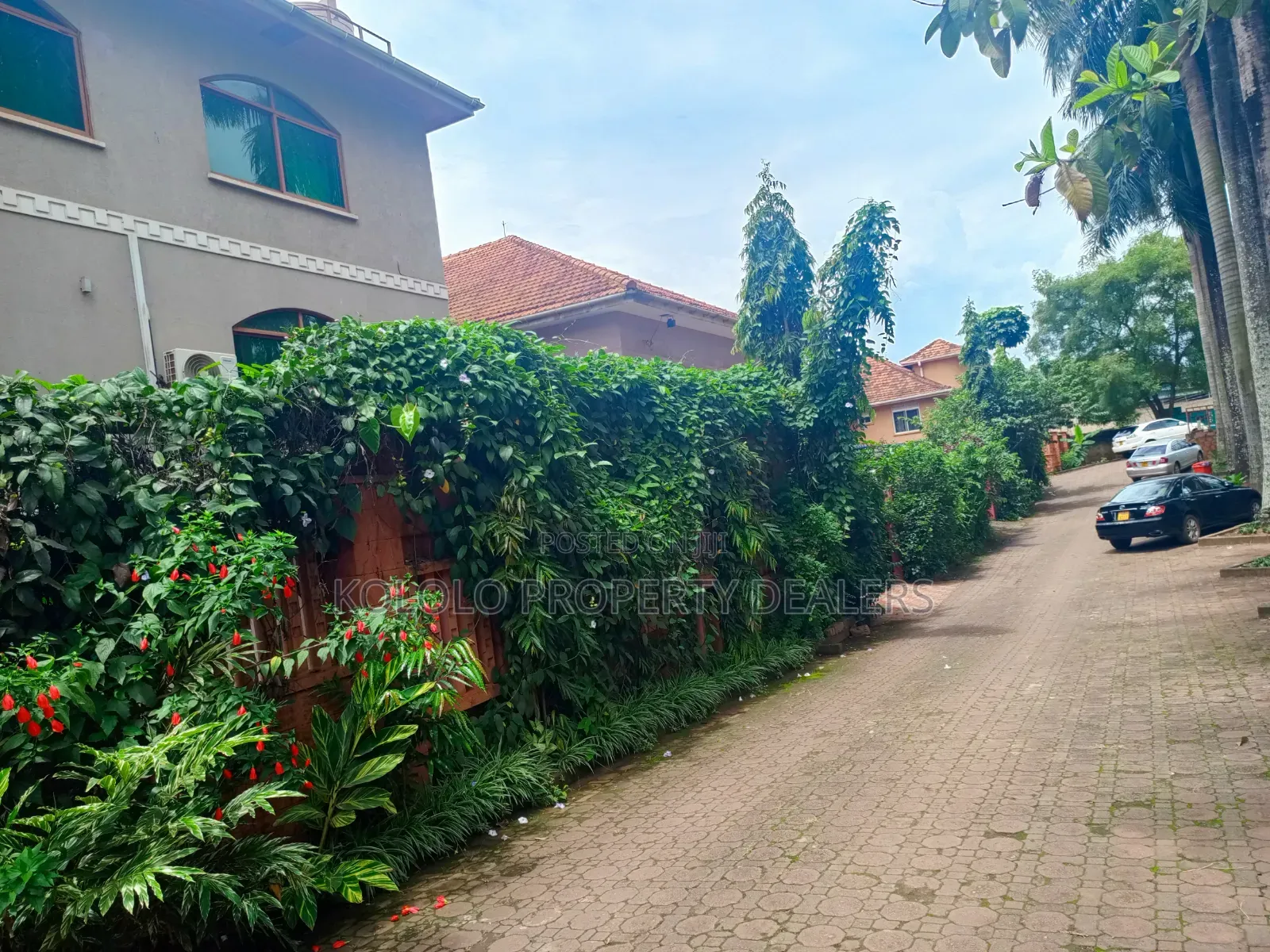 Furnished 8bdrm Duplex in Lugogo Bypass, Central Division for rent