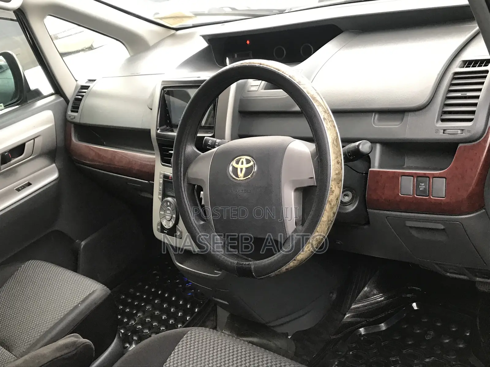 Toyota Noah 2008 Black