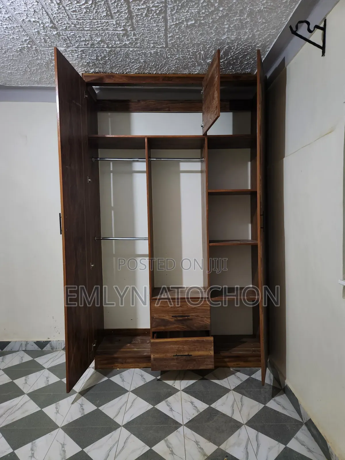 5' X 8' Wardrobe Installation