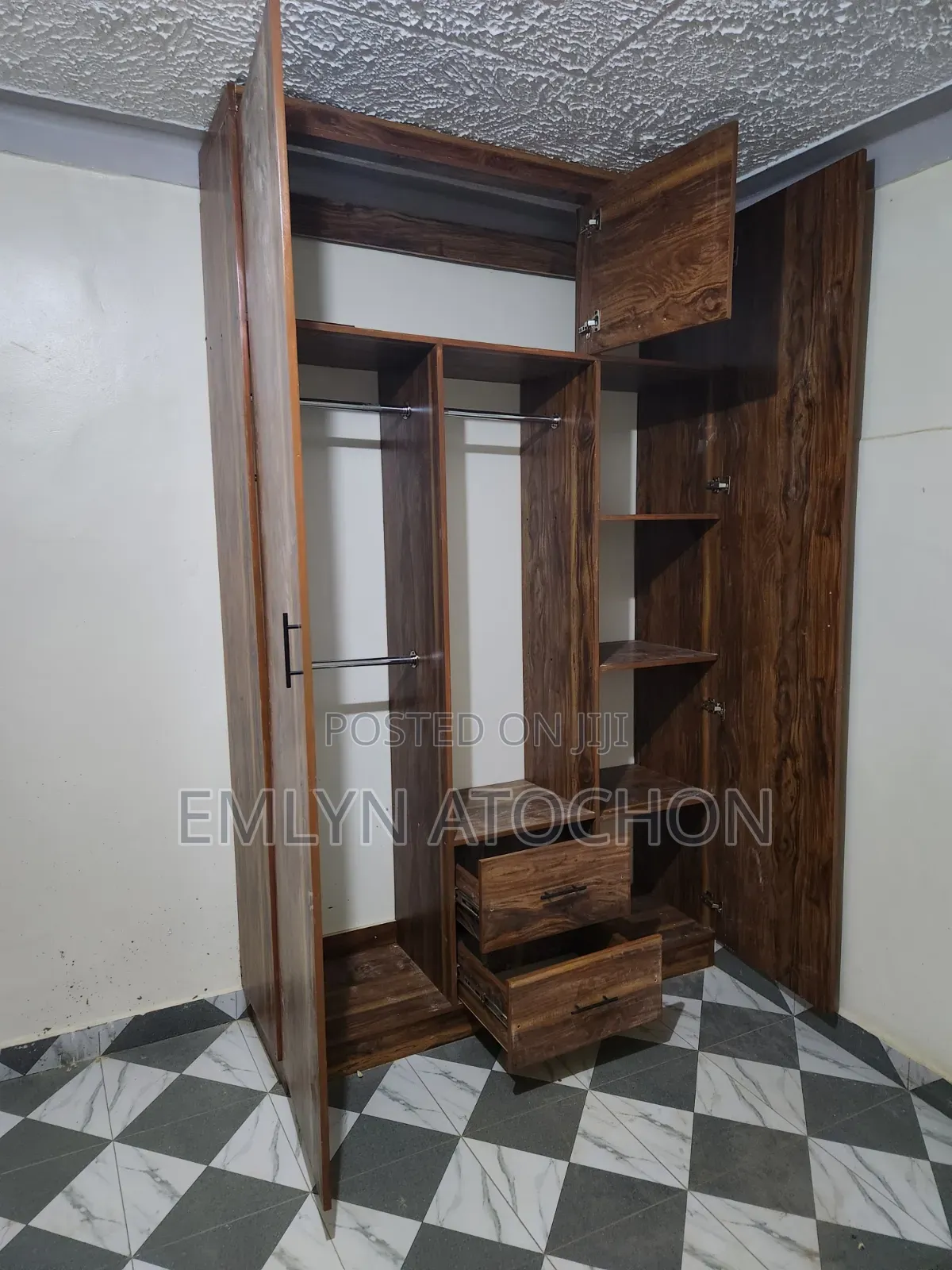 5' X 8' Wardrobe Installation