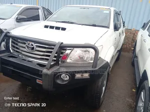 Toyota Hilux 2012 White