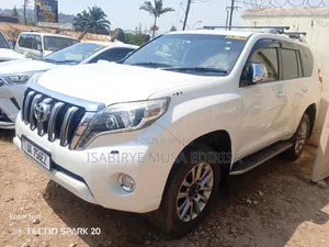 Toyota Land Cruiser 2016 White
