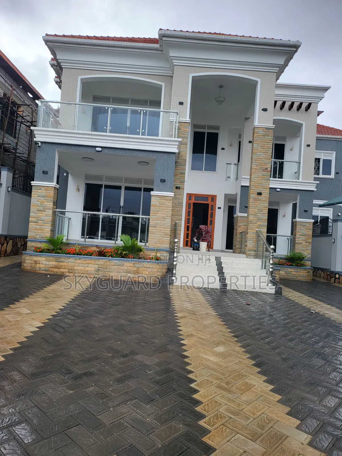 6bdrm Mansion in Muyenga, Central Division for rent