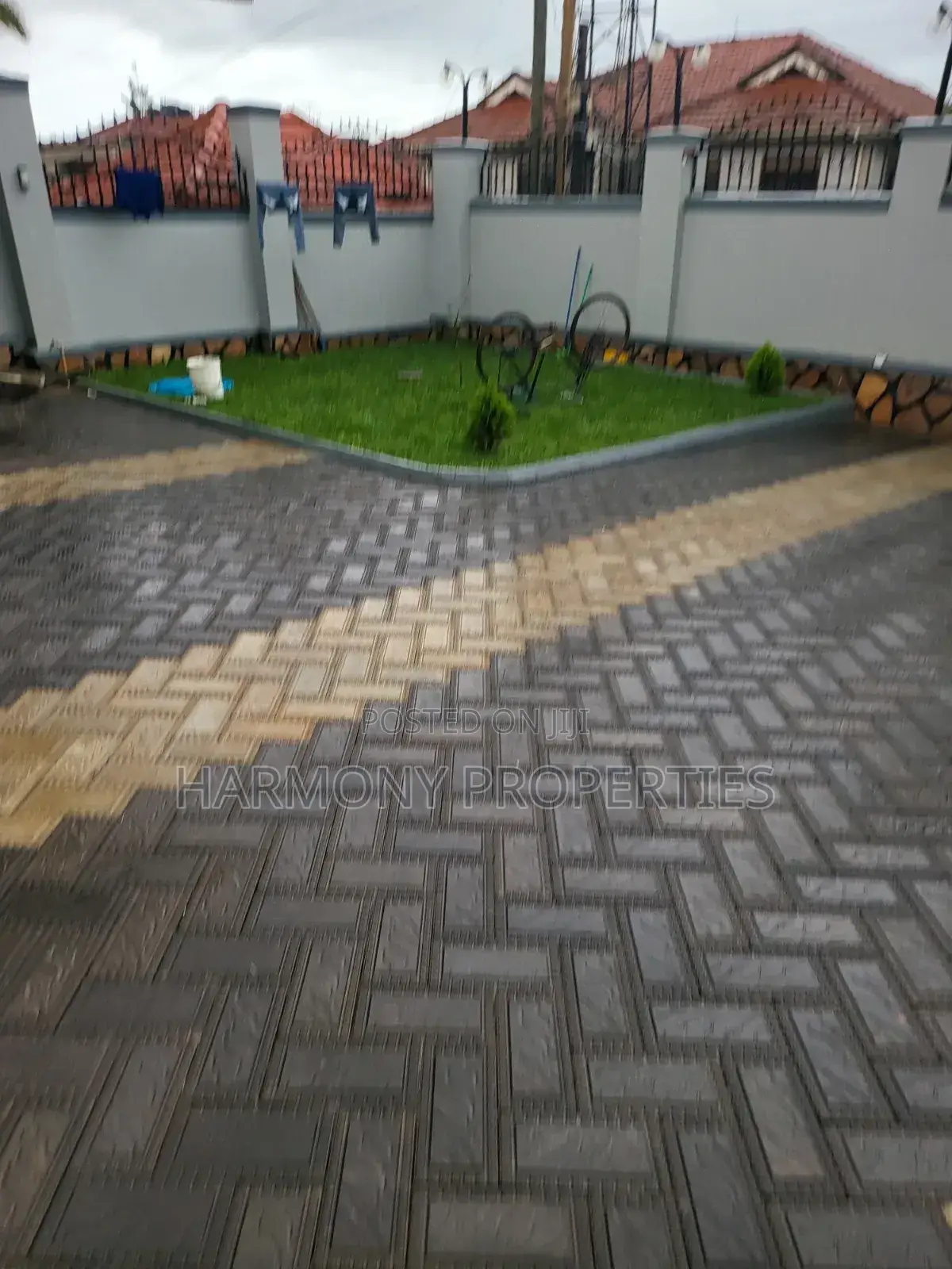 6bdrm Mansion in Muyenga, Central Division for rent