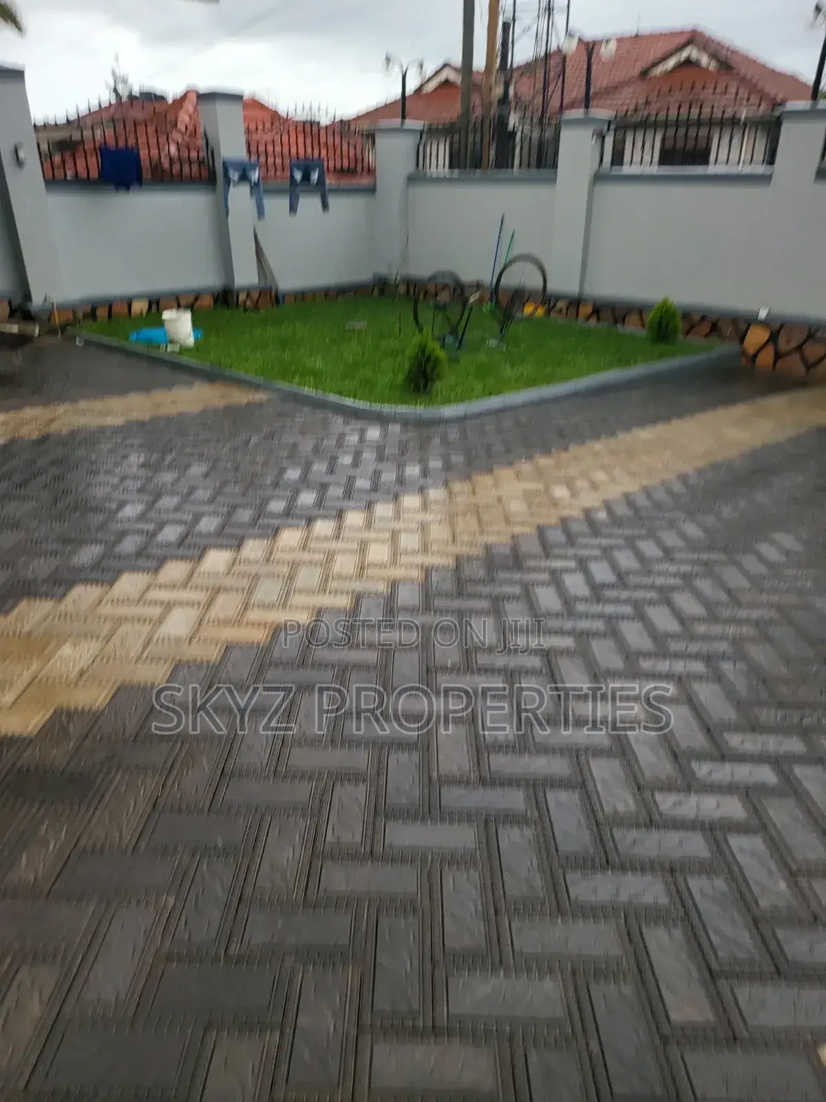 6bdrm Mansion in Muyenga, Central Division for rent