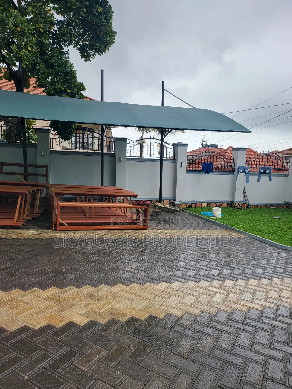 6bdrm Mansion in Muyenga, Central Division for rent
