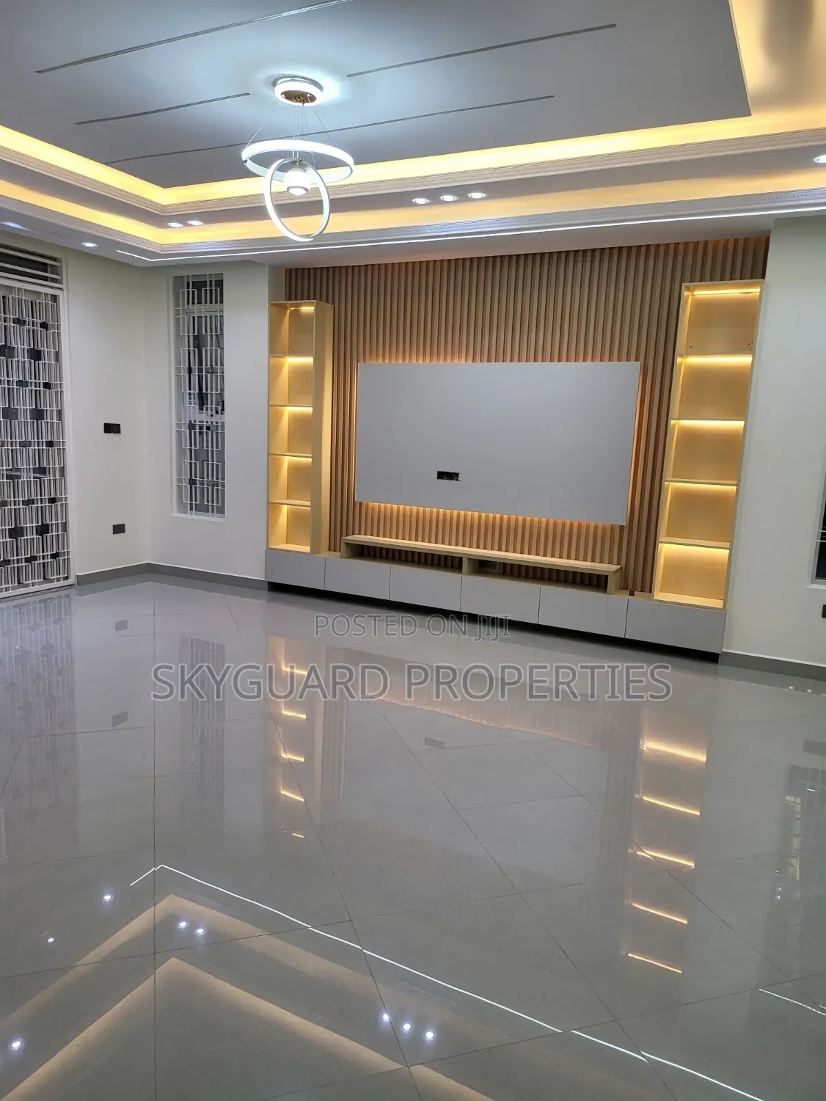 6bdrm Mansion in Muyenga, Central Division for rent
