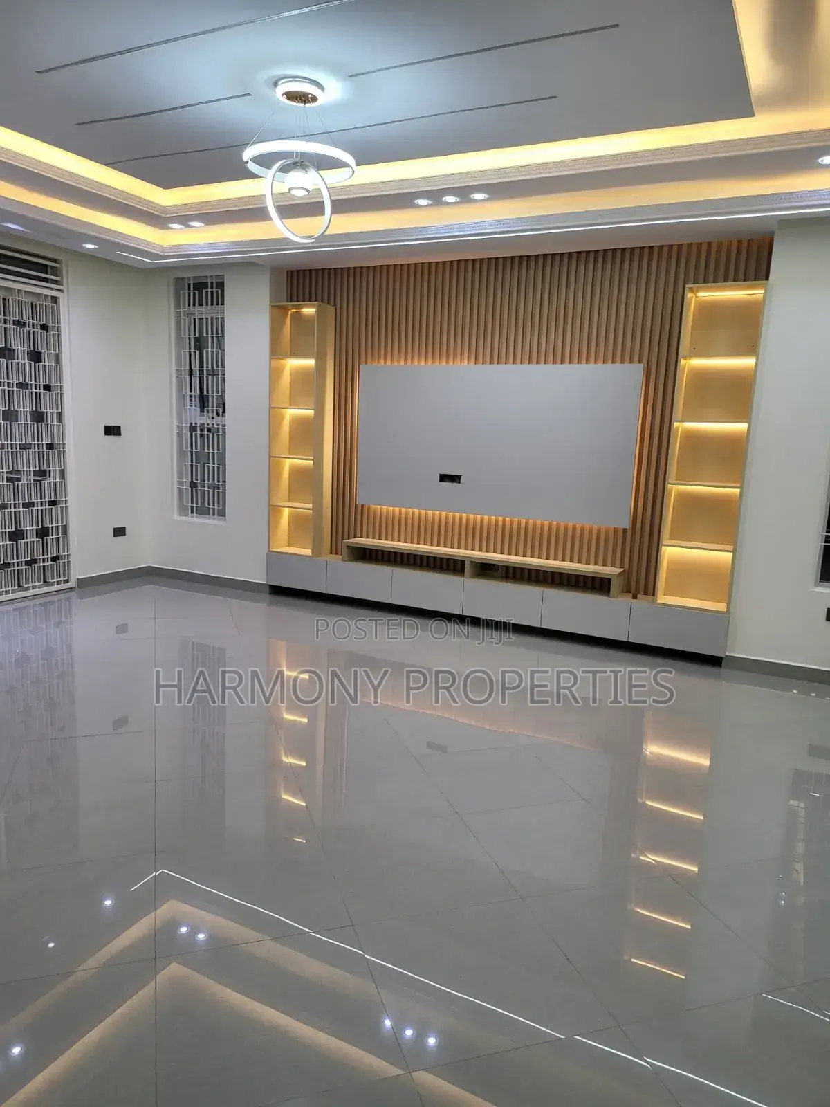 6bdrm Mansion in Muyenga, Central Division for rent