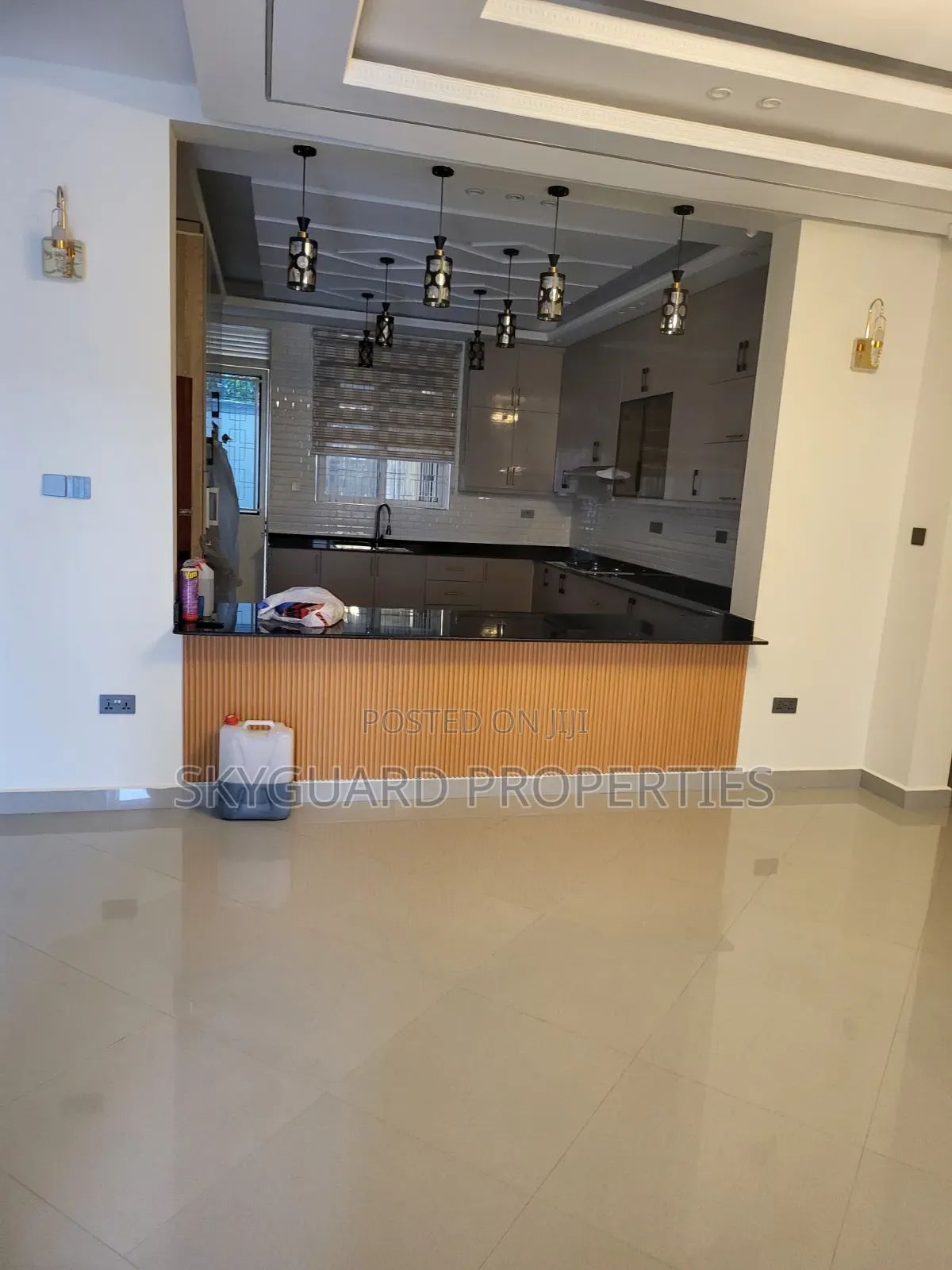 6bdrm Mansion in Muyenga, Central Division for rent